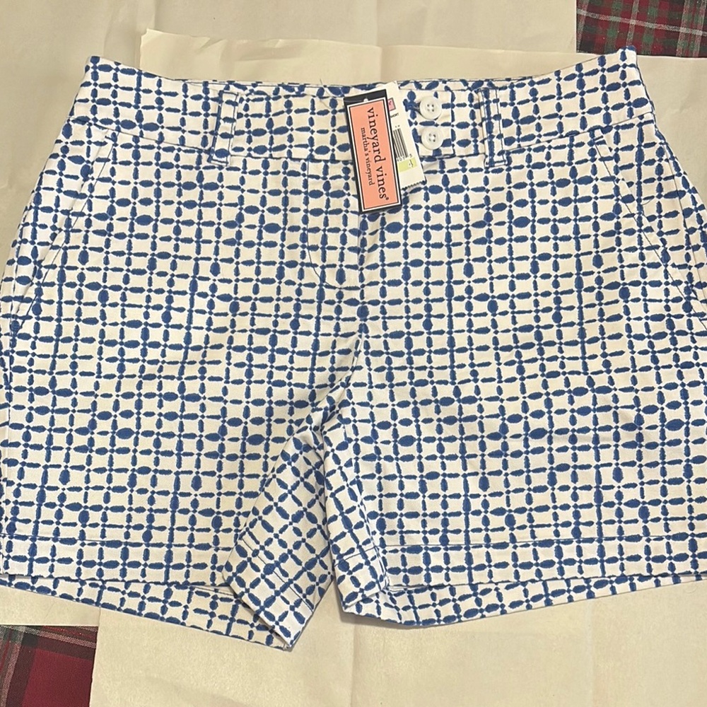 Vineyard Vines White Shorts with Blue Geo Print